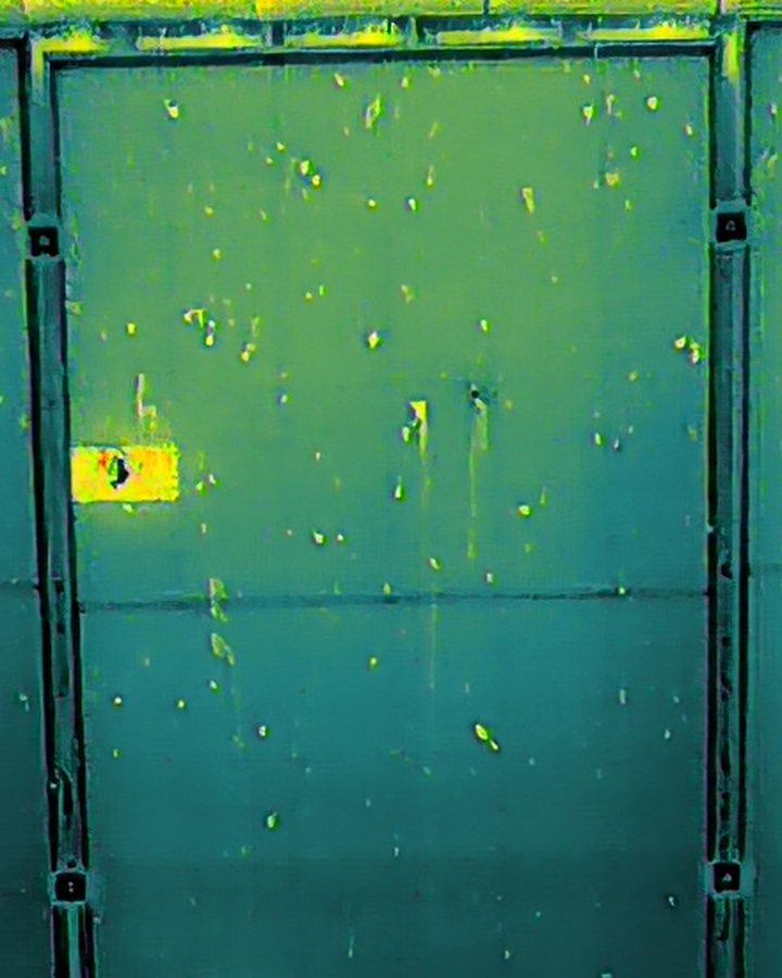 Wärmebild eines PV-Moduls: Eine Zelle am linken Rand ist deutlich heißer als die übrigen